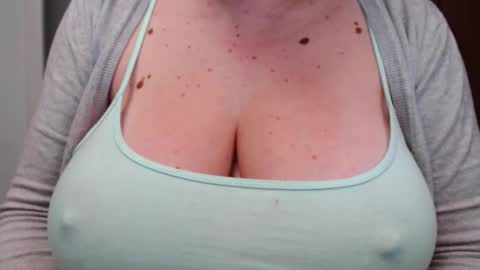 Snapshot of katynextdoor chatting on 11.14.25 Katy online show from 11.14.25