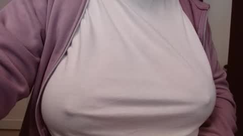 Snapshot of katynextdoor chatting on 11.15.25 Katy online show from 11.15.25