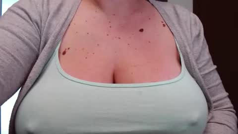 Snapshot of katynextdoor chatting on 11.16.25 Katy online show from 11.16.25