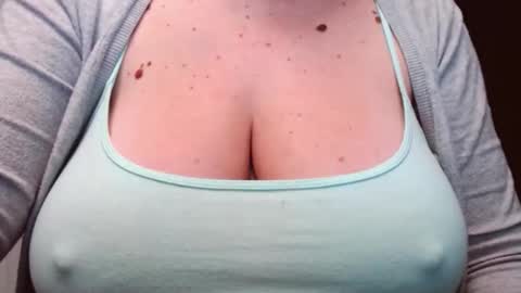 Snapshot of katynextdoor chatting on 11.20.25 Katy online show from 11.20.25