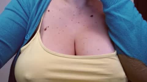 Snapshot of katynextdoor chatting on 11.21.25 Katy online show from 11.21.25