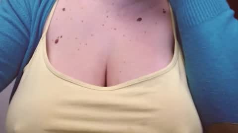 Snapshot of katynextdoor chatting on 11.22.25 Katy online show from 11.22.25