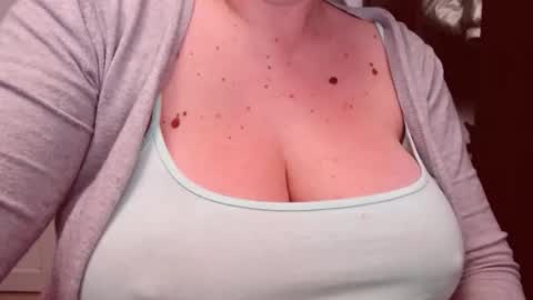 Snapshot of katynextdoor chatting on 11.26.25 Katy online show from 11.26.25