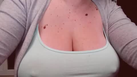 Snapshot of katynextdoor chatting on 11.27.25 Katy online show from 11.27.25