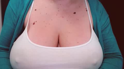 Snapshot of katynextdoor chatting on 11.28.25 Katy online show from 11.28.25