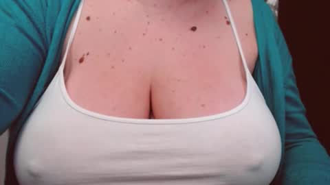 Snapshot of katynextdoor chatting on 11.29.25 Katy online show from 11.29.25