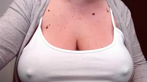 Snapshot of katynextdoor chatting on 12.16.25 Katy online show from 12.16.25