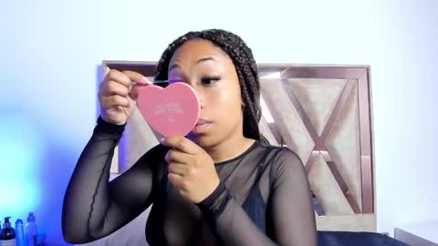 Snapshot of katyortiz chatting on 11.05.25 katyortiz online show from 11.05.25