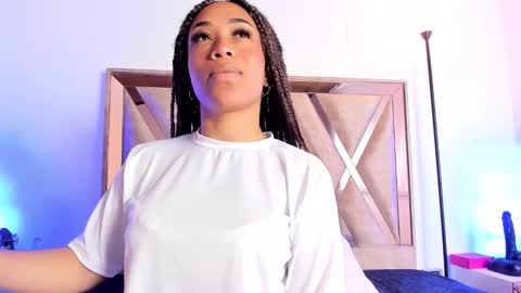 Snapshot of katyortiz chatting on 11.15.25 katyortiz online show from 11.15.25