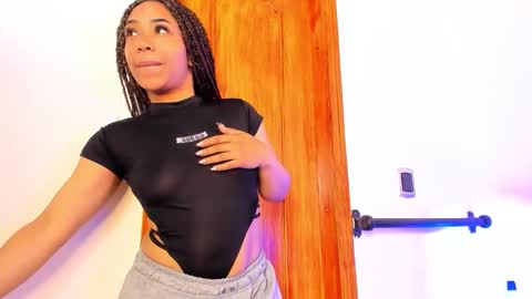 Snapshot of katyortiz chatting on 11.26.25 katyortiz online show from 11.26.25