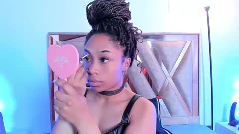 Snapshot of katyortiz chatting on 12.02.25 katyortiz online show from 12.02.25