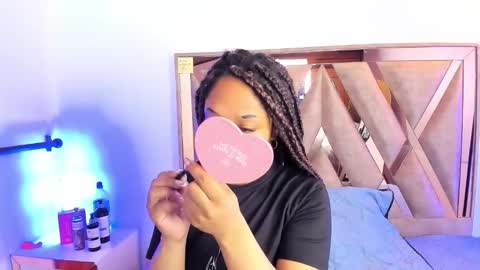 Snapshot of katyortiz chatting on 12.05.25 katyortiz online show from 12.05.25