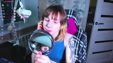 Kira-chan  online show from 11.17.25