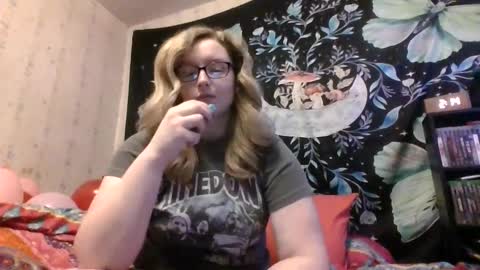 Snapshot of kaybug98 chatting on 02.09.25 kaybug98 online show from 02.09.25