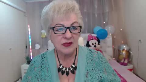 Snapshot of kaylesmoll chatting on 09.17.25 kaylesmoll online show from 09.17.25