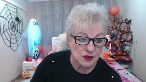 Snapshot of kaylesmoll chatting on 11.04.25 kaylesmoll online show from 11.04.25