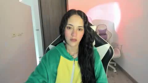 Snapshot of kaylie_xxx chatting on 10.14.25 kaylie online show from 10.14.25