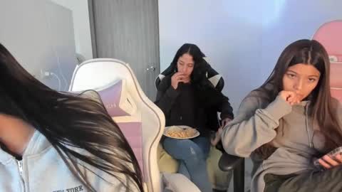 Snapshot of kaylie_xxx chatting on 10.22.25 kaylie online show from 10.22.25