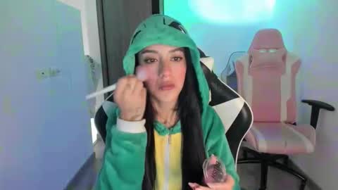 Snapshot of kaylie_xxx chatting on 10.27.25 kaylie online show from 10.27.25