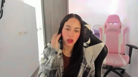 Snapshot of kaylie_xxx chatting on 10.30.25 kaylie online show from 10.30.25