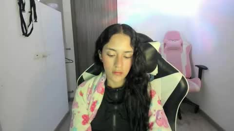 Snapshot of kaylie_xxx chatting on 11.08.25 kaylie online show from 11.08.25