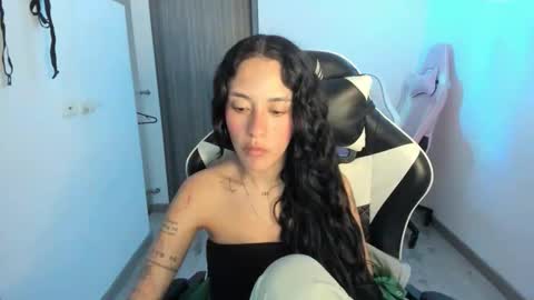 Snapshot of kaylie_xxx chatting on 11.11.25 kaylie online show from 11.11.25