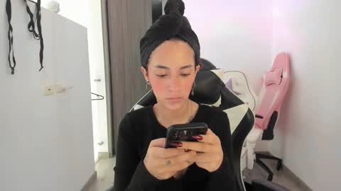 Snapshot of kaylie_xxx chatting on 11.11.25 kaylie online show from 11.11.25