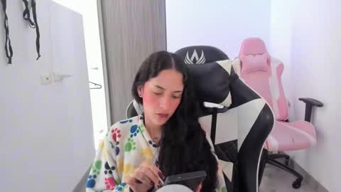 Snapshot of kaylie_xxx chatting on 11.12.25 kaylie online show from 11.12.25