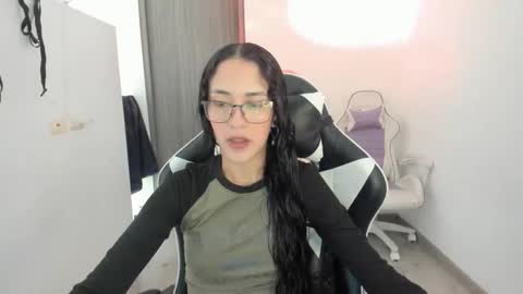 Snapshot of kaylie_xxx chatting on 11.13.25 kaylie online show from 11.13.25