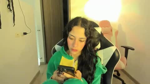 Snapshot of kaylie_xxx chatting on 11.18.25 kaylie online show from 11.18.25