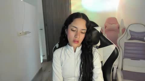 Snapshot of kaylie_xxx chatting on 11.21.25 kaylie online show from 11.21.25