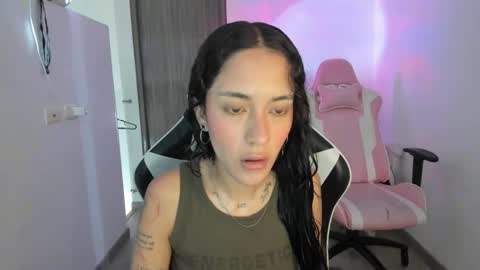 Snapshot of kaylie_xxx chatting on 11.26.25 kaylie online show from 11.26.25