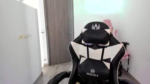 Snapshot of kaylie_xxx chatting on 12.04.25 kaylie online show from 12.04.25