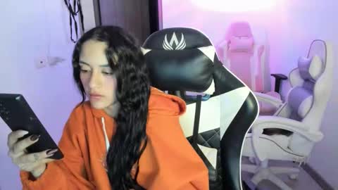 Snapshot of kaylie_xxx chatting on 12.05.25 kaylie online show from 12.05.25