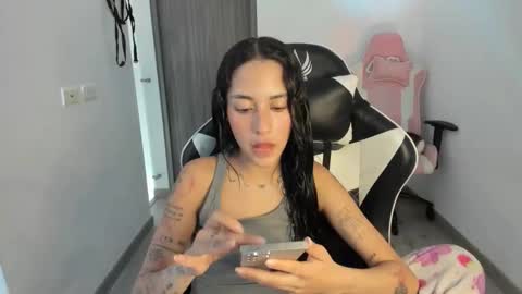 Snapshot of kaylie_xxx chatting on 12.16.25 kaylie online show from 12.16.25