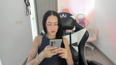 Snapshot of kaylie_xxx chatting on 12.17.25 kaylie online show from 12.17.25