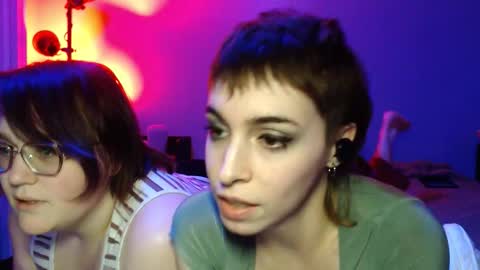 Snapshot of kayybutlikeno chatting on 12.21.25 KayyNo online show from 12.21.25