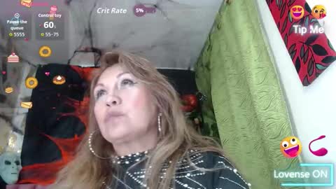 Snapshot of kazsandrah chatting on 10.28.25 KAZSANDRAH online show from 10.28.25