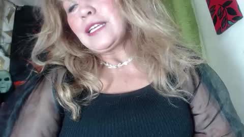 Snapshot of kazsandrah chatting on 10.29.25 KAZSANDRAH online show from 10.29.25