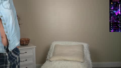 Snapshot of kb3301 chatting on 12.31.24 EliandKylie online show from 12.31.24