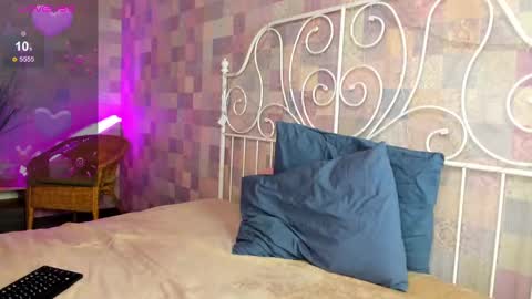 Kelly GMT 2 Su We Th Fr Sa   0300AM-09-00AM   online show from 01.27.25