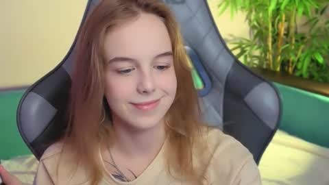 Snapshot of kebesheska chatting on 11.16.25 Seb Polly Roxy Jonny online show from 11.16.25