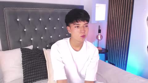 Snapshot of keen_nico chatting on 02.19.26 nico online show from 02.19.26