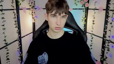 Snapshot of keithcozart1337 chatting on 12.04.25 Mark online show from 12.04.25