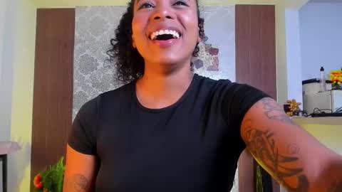 Snapshot of kelly__thomson chatting on 11.06.25 kelly__thomson online show from 11.06.25