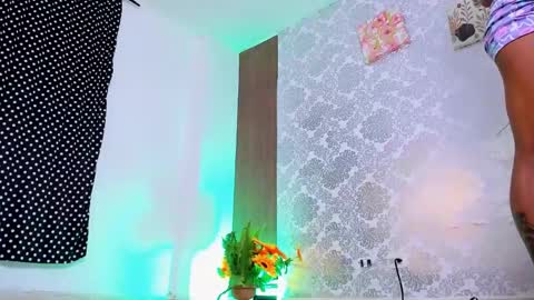 Snapshot of kelly__thomson chatting on 11.08.25 kelly__thomson online show from 11.08.25