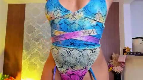 Snapshot of kelly__thomson chatting on 11.17.25 kelly__thomson online show from 11.17.25