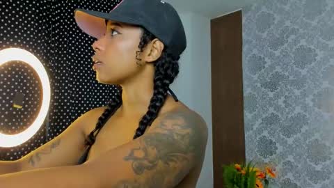 Snapshot of kelly__thomson chatting on 11.28.25 kelly__thomson online show from 11.28.25