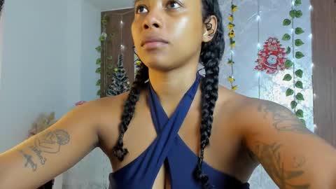 Snapshot of kelly__thomson chatting on 12.04.25 kelly__thomson online show from 12.04.25