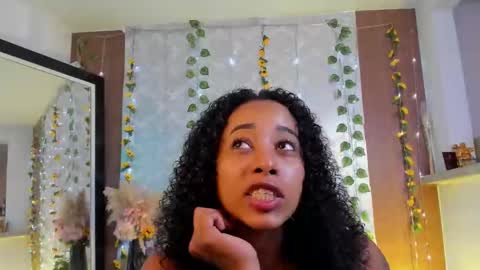 Snapshot of kelly__thomson chatting on 04.28.26 kelly__thomson online show from 04.28.26